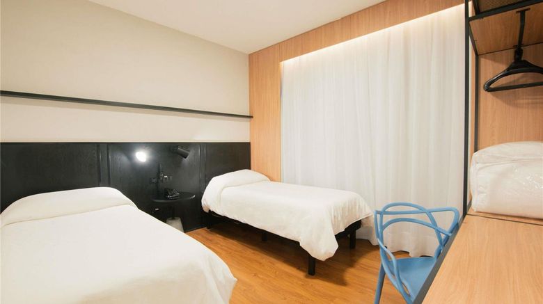 <b>Ibis Curitiba Shopping Room</b>. Images powered by <a href="https://iceportal.shijigroup.com/" title="IcePortal" target="_blank">IcePortal</a>.