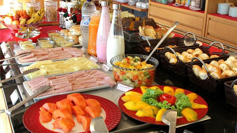 <b>Hotel Ibis Montes Claros Restaurant</b>. Images powered by <a href="https://iceportal.shijigroup.com/" title="IcePortal" target="_blank">IcePortal</a>.