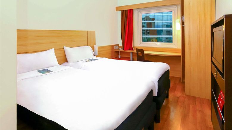 <b>Ibis Santiago Providencia Exterior</b>. Images powered by <a href="https://iceportal.shijigroup.com/" title="IcePortal" target="_blank">IcePortal</a>.