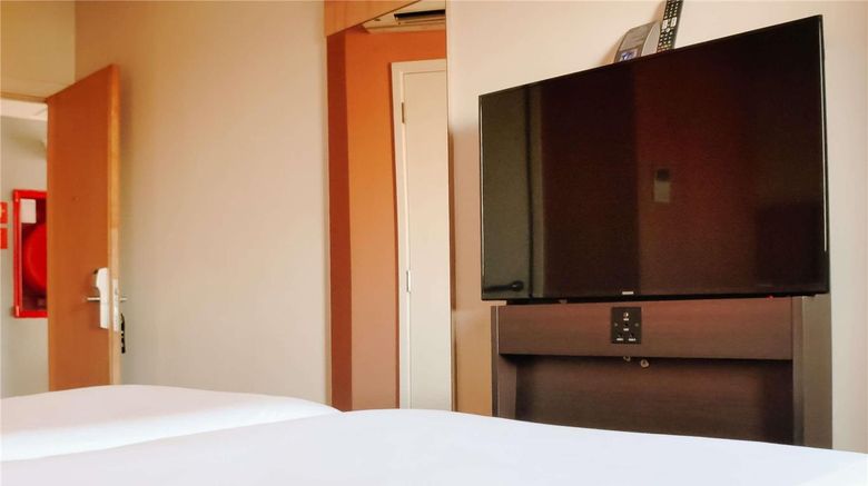 <b>Ibis Santiago Providencia Room</b>. Images powered by <a href="https://iceportal.shijigroup.com/" title="IcePortal" target="_blank">IcePortal</a>.