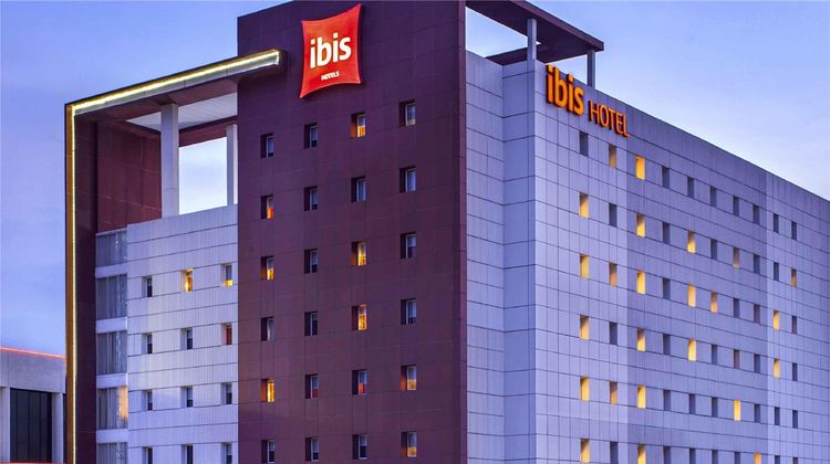 Ibis Surabaya City Center Exterior