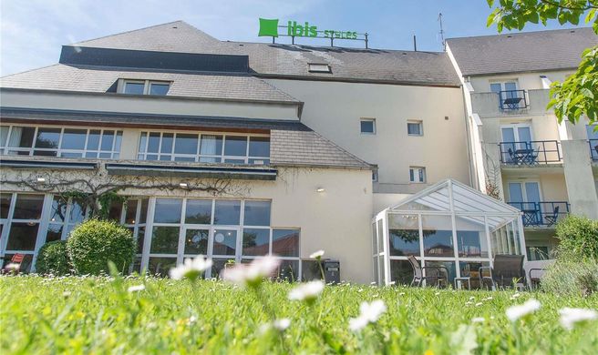 Ibis Styles Chinon Exterior