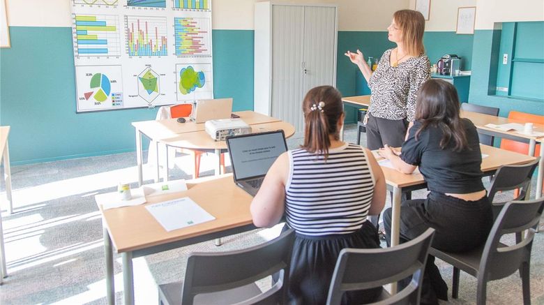 <b>Ibis Styles Chinon Meeting</b>. Images powered by <a href="https://iceportal.shijigroup.com/" title="IcePortal" target="_blank">IcePortal</a>.