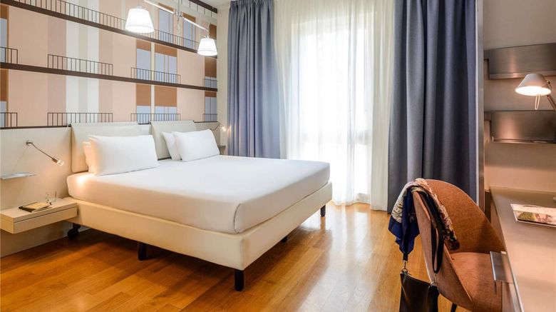 <b>Mercure Milano Solari Room</b>. Images powered by <a href="https://iceportal.shijigroup.com/" title="IcePortal" target="_blank">IcePortal</a>.