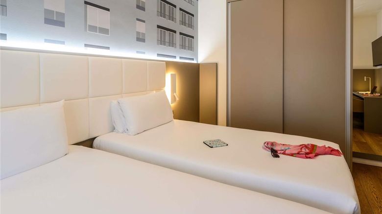 <b>Mercure Milano Solari Room</b>. Images powered by <a href="https://iceportal.shijigroup.com/" title="IcePortal" target="_blank">IcePortal</a>.
