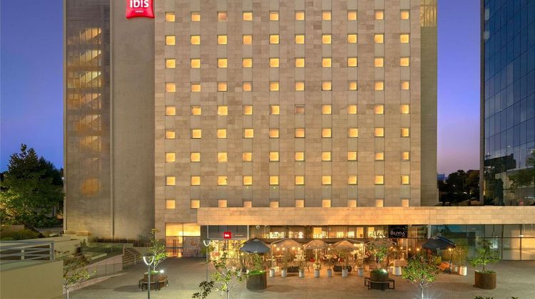 Ibis Santiago Las Condes Exterior