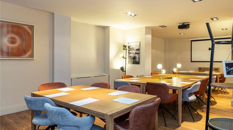 <b>Mercure Lille Roubaix Grand Hotel Meeting</b>. Images powered by <a href="https://iceportal.shijigroup.com/" title="IcePortal" target="_blank">IcePortal</a>.
