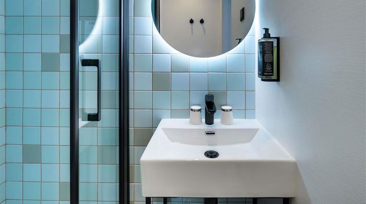 Ibis Styles Paris Cadet Lafayette Room