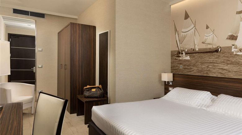 <b>Mercure Rimini Lungomare Room</b>. Images powered by <a href="https://iceportal.shijigroup.com/" title="IcePortal" target="_blank">IcePortal</a>.