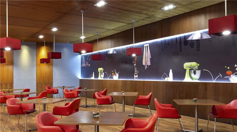 <b>Ibis Bandung Supermal Restaurant</b>. Images powered by <a href="https://iceportal.shijigroup.com/" title="IcePortal" target="_blank">IcePortal</a>.