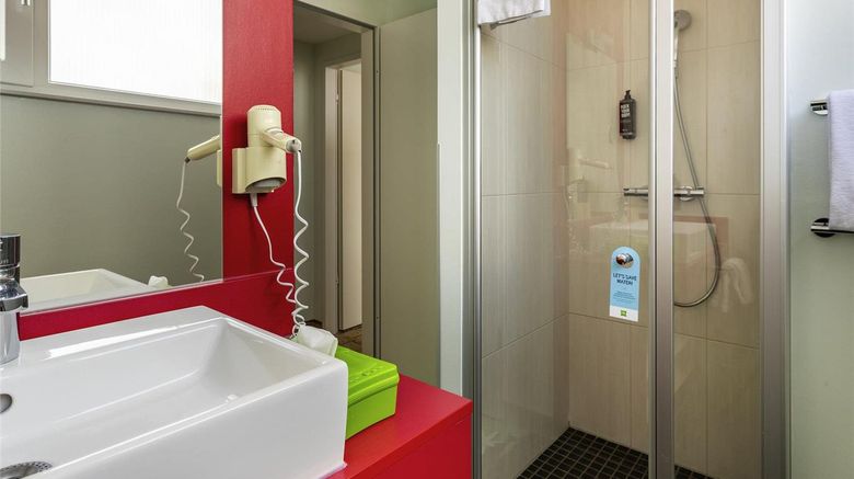 <b>Ibis Styles Karlsruhe Ettlingen Suite</b>. Images powered by <a href="https://iceportal.shijigroup.com/" title="IcePortal" target="_blank">IcePortal</a>.
