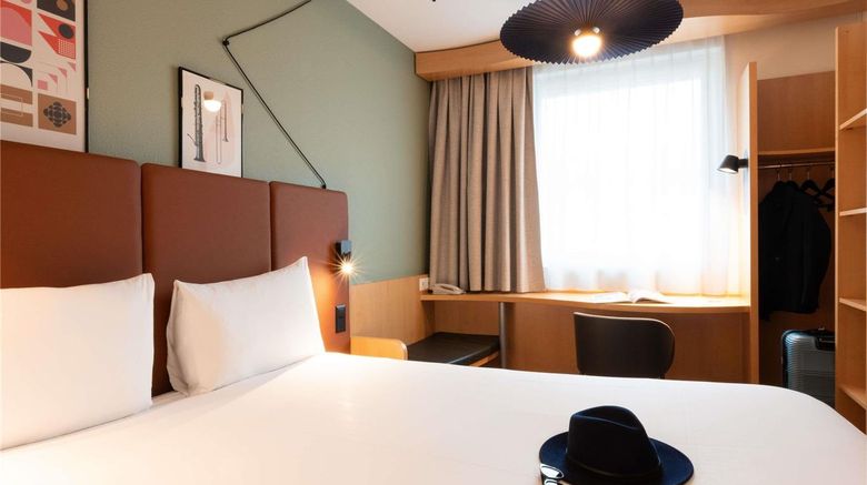 <b>Ibis Geneve Centre Nations Room</b>. Images powered by <a href="https://iceportal.shijigroup.com/" title="IcePortal" target="_blank">IcePortal</a>.