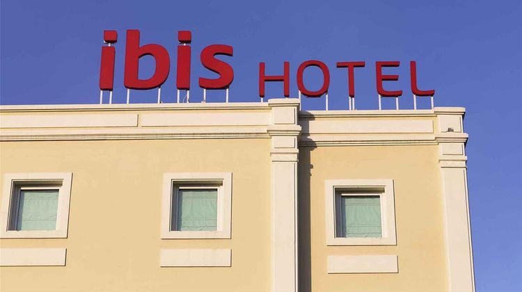 Ibis Vientiane Nam Phu Exterior