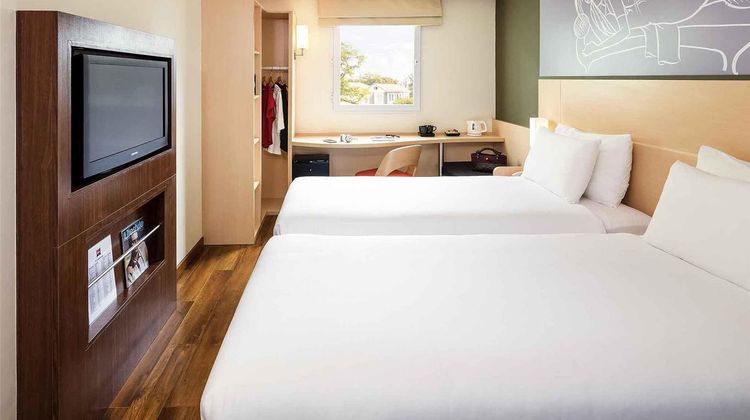 Ibis Vientiane Nam Phu Room