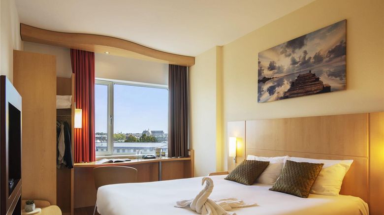 <b>Ibis Leiden Centre Room</b>. Images powered by <a href="https://iceportal.shijigroup.com/" title="IcePortal" target="_blank">IcePortal</a>.