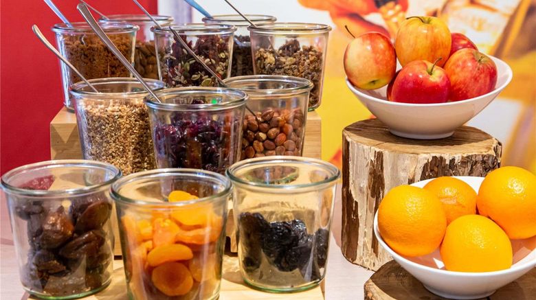 <b>Ibis Styles Honfleur Restaurant</b>. Images powered by <a href="https://iceportal.shijigroup.com/" title="IcePortal" target="_blank">IcePortal</a>.