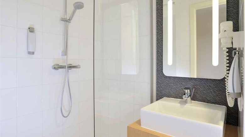 <b>Ibis De Panne Room</b>. Images powered by <a href="https://iceportal.shijigroup.com/" title="IcePortal" target="_blank">IcePortal</a>.