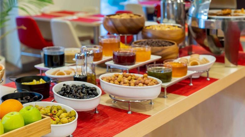 <b>Ibis Izmir Alsancak Restaurant</b>. Images powered by <a href="https://iceportal.shijigroup.com/" title="IcePortal" target="_blank">IcePortal</a>.