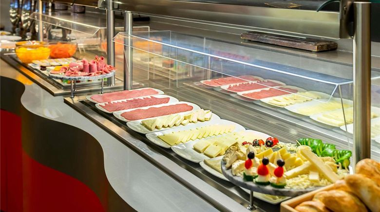 <b>Ibis Izmir Alsancak Restaurant</b>. Images powered by <a href="https://iceportal.shijigroup.com/" title="IcePortal" target="_blank">IcePortal</a>.