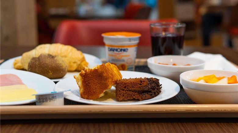 <b>Ibis Novo Hamburgo Restaurant</b>. Images powered by <a href="https://iceportal.shijigroup.com/" title="IcePortal" target="_blank">IcePortal</a>.