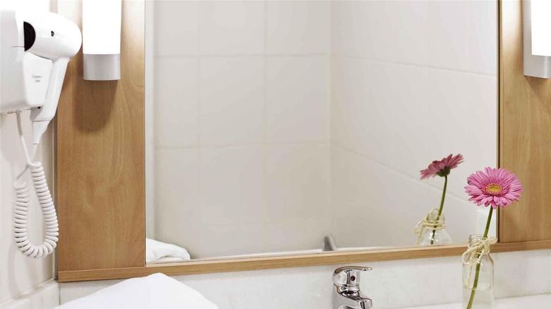 <b>Ibis Novo Hamburgo Room</b>. Images powered by <a href="https://iceportal.shijigroup.com/" title="IcePortal" target="_blank">IcePortal</a>.