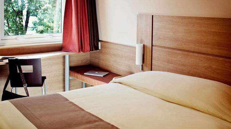 Ibis Canoas Room