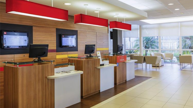 Ibis Canoas Exterior