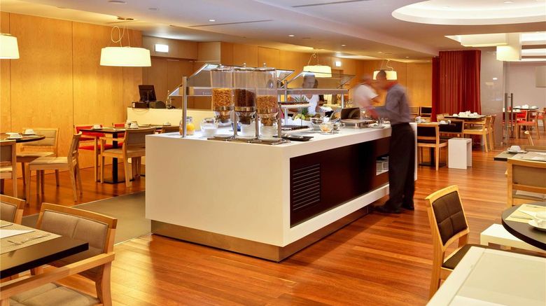 <b>Mercure Braga Centro Restaurant</b>. Images powered by <a href="https://iceportal.shijigroup.com/" title="IcePortal" target="_blank">IcePortal</a>.