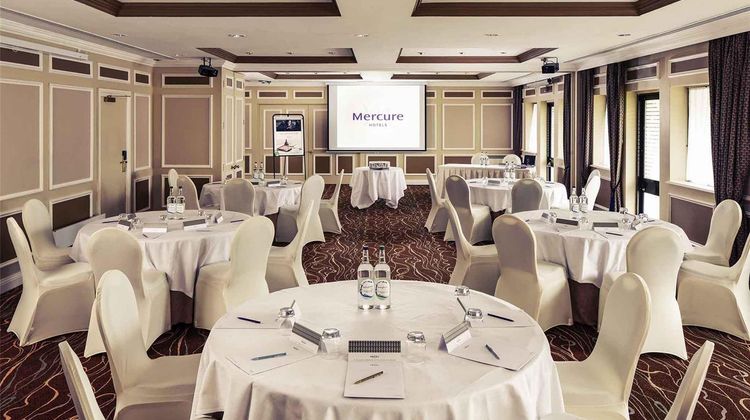 Mercure Livingston Hotel Meeting