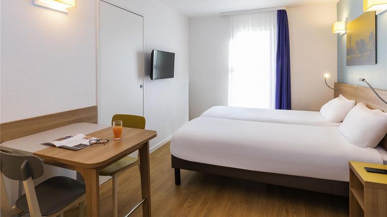 <b>Adagio Access La Defense Place Charras Room</b>. Images powered by <a href="https://iceportal.shijigroup.com/" title="IcePortal" target="_blank">IcePortal</a>.