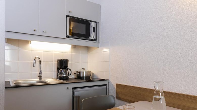 <b>Adagio Access La Defense Place Charras Room</b>. Images powered by <a href="https://iceportal.shijigroup.com/" title="IcePortal" target="_blank">IcePortal</a>.