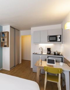 Adagio Access La Defense Place Charras