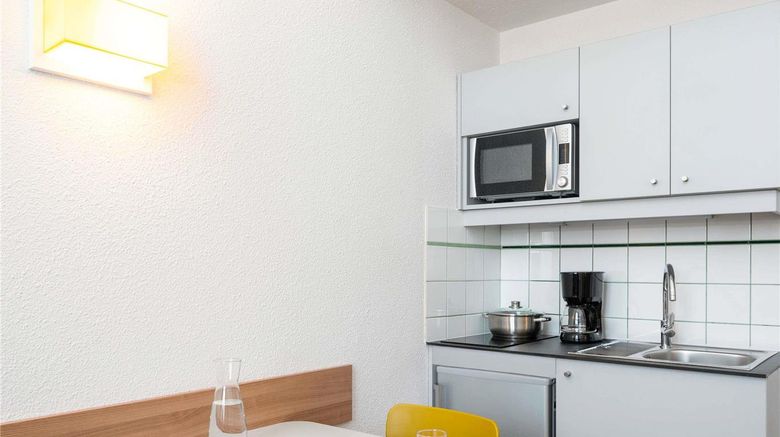 <b>Adagio Access La Defense Place Charras Room</b>. Images powered by <a href="https://iceportal.shijigroup.com/" title="IcePortal" target="_blank">IcePortal</a>.