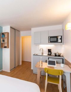 Adagio Access La Defense Place Charras