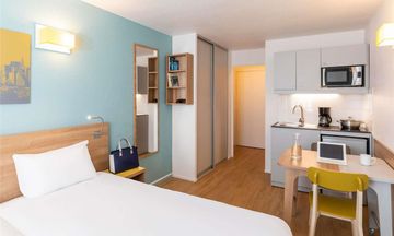 Adagio Access La Defense Place Charras