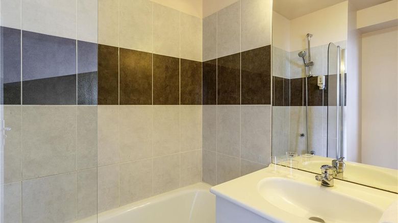 <b>Adagio Access Carrieres Poissy Room</b>. Images powered by <a href="https://iceportal.shijigroup.com/" title="IcePortal" target="_blank">IcePortal</a>.