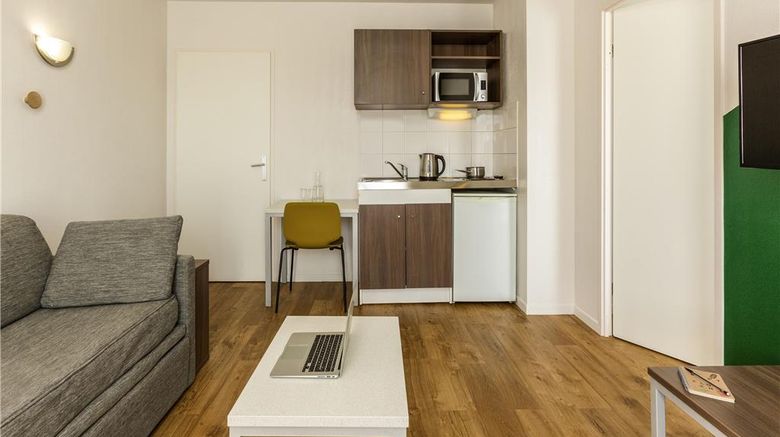 <b>Adagio Access Carrieres Poissy Room</b>. Images powered by <a href="https://iceportal.shijigroup.com/" title="IcePortal" target="_blank">IcePortal</a>.
