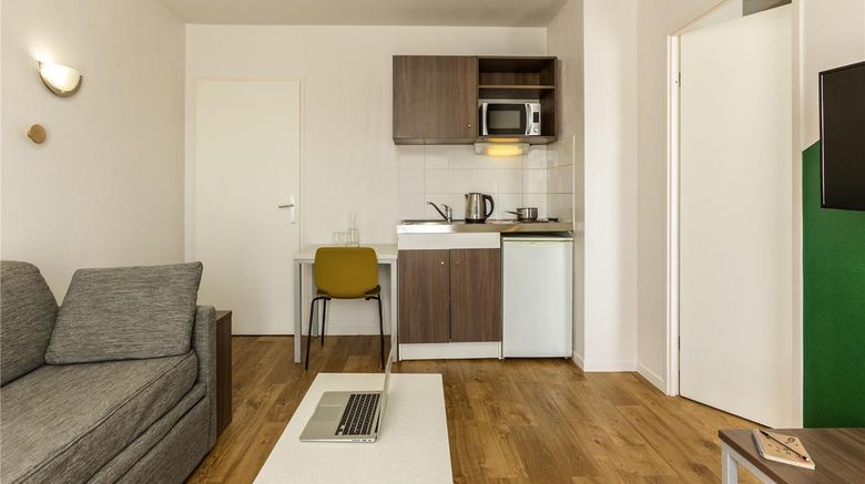 <b>Adagio Access Carrieres Poissy Room</b>. Images powered by <a href="https://iceportal.shijigroup.com/" title="IcePortal" target="_blank">IcePortal</a>.