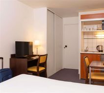 Adagio Access La Defense Room