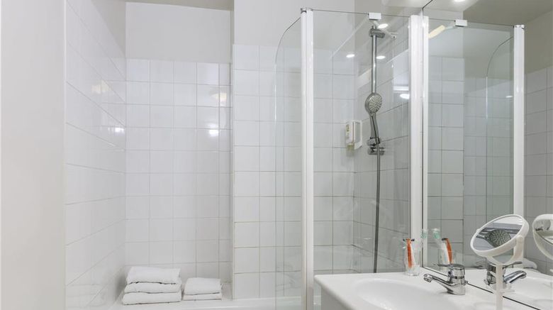 <b>Adagio Access Clamart Room</b>. Images powered by <a href="https://iceportal.shijigroup.com/" title="IcePortal" target="_blank">IcePortal</a>.