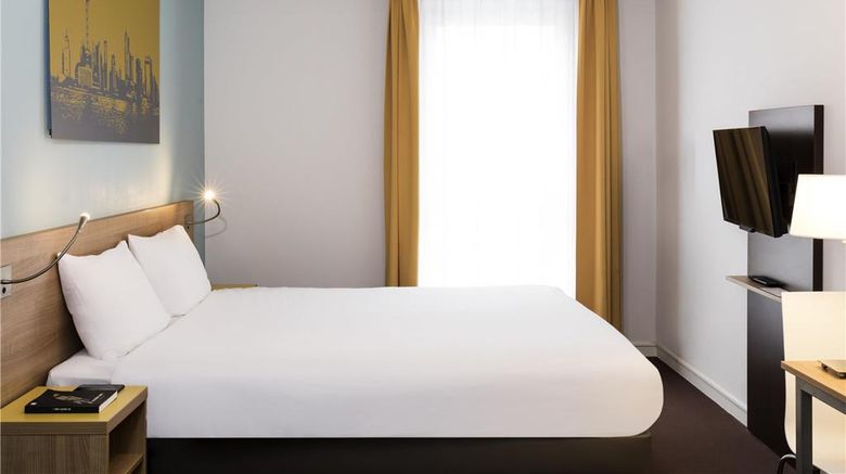 <b>Adagio Access Clamart Room</b>. Images powered by <a href="https://iceportal.shijigroup.com/" title="IcePortal" target="_blank">IcePortal</a>.