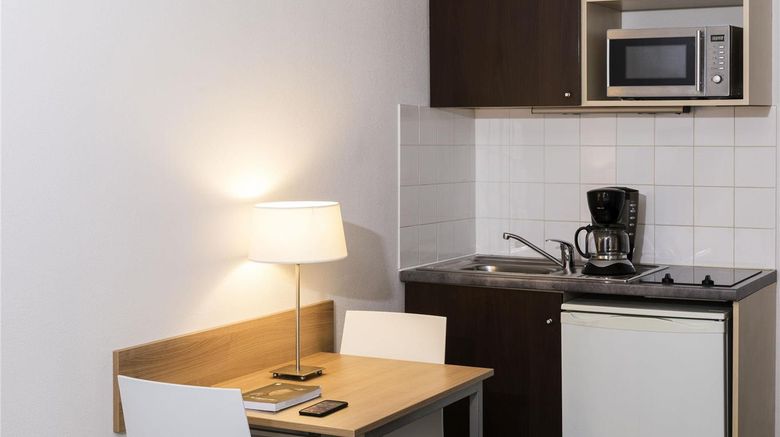 <b>Adagio Access Clamart Room</b>. Images powered by <a href="https://iceportal.shijigroup.com/" title="IcePortal" target="_blank">IcePortal</a>.