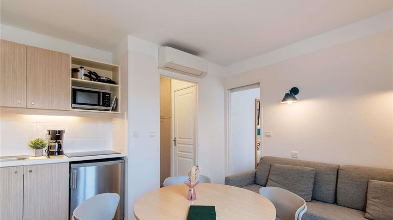 <b>Adagio Access Marseille Prado Perier Room</b>. Images powered by <a href="https://iceportal.shijigroup.com/" title="IcePortal" target="_blank">IcePortal</a>.