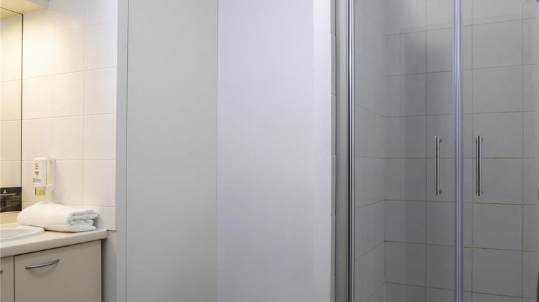 <b>Adagio Access Avignon Room</b>. Images powered by <a href="https://iceportal.shijigroup.com/" title="IcePortal" target="_blank">IcePortal</a>.