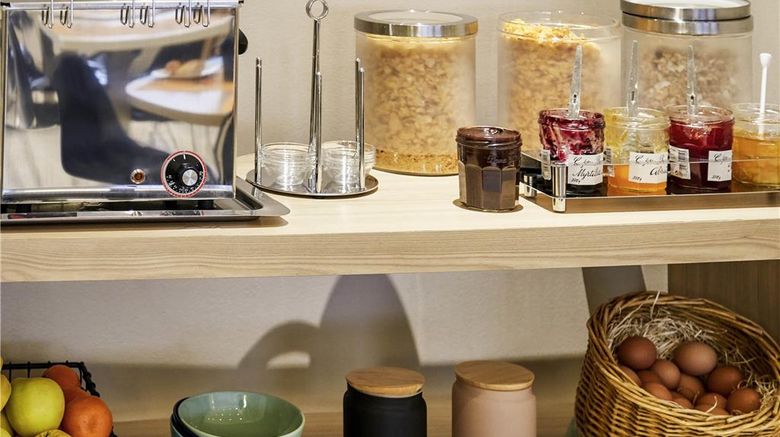 <b>Adagio Access Marseille Saint-Charles Restaurant</b>. Images powered by <a href="https://iceportal.shijigroup.com/" title="IcePortal" target="_blank">IcePortal</a>.