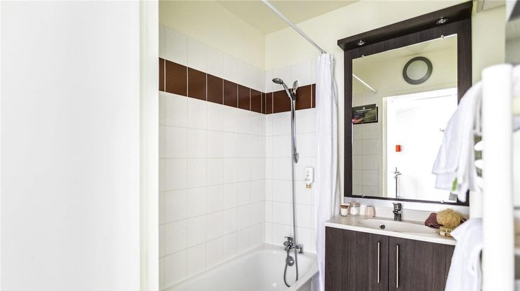 Adagio Access Orleans Room