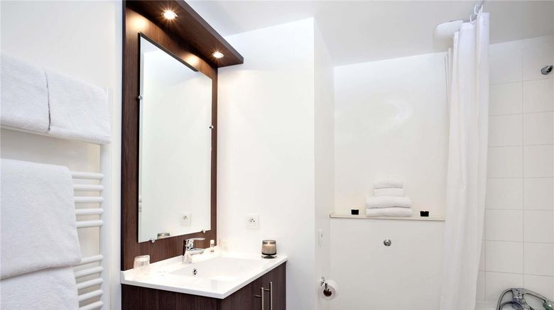 <b>Adagio Access Paris Asnieres Room</b>. Images powered by <a href="https://iceportal.shijigroup.com/" title="IcePortal" target="_blank">IcePortal</a>.