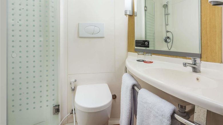 <b>Ibis Jakarta Senen Room</b>. Images powered by <a href="https://iceportal.shijigroup.com/" title="IcePortal" target="_blank">IcePortal</a>.