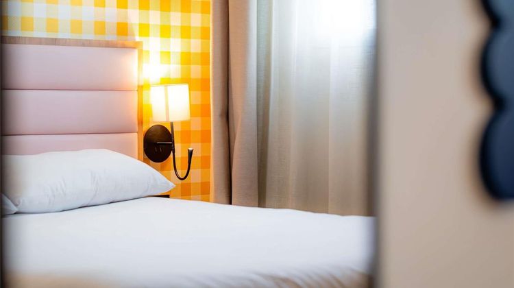 Ibis Styles Nantes Centre Place Graslin Exterior