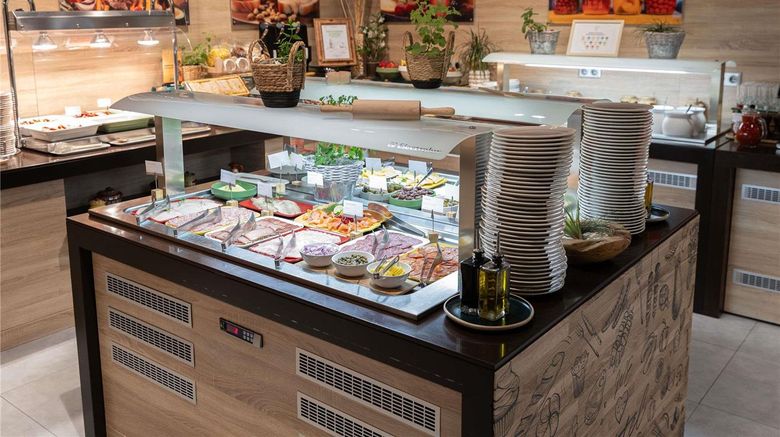 <b>Novotel Sofia Restaurant</b>. Images powered by <a href="https://iceportal.shijigroup.com/" title="IcePortal" target="_blank">IcePortal</a>.